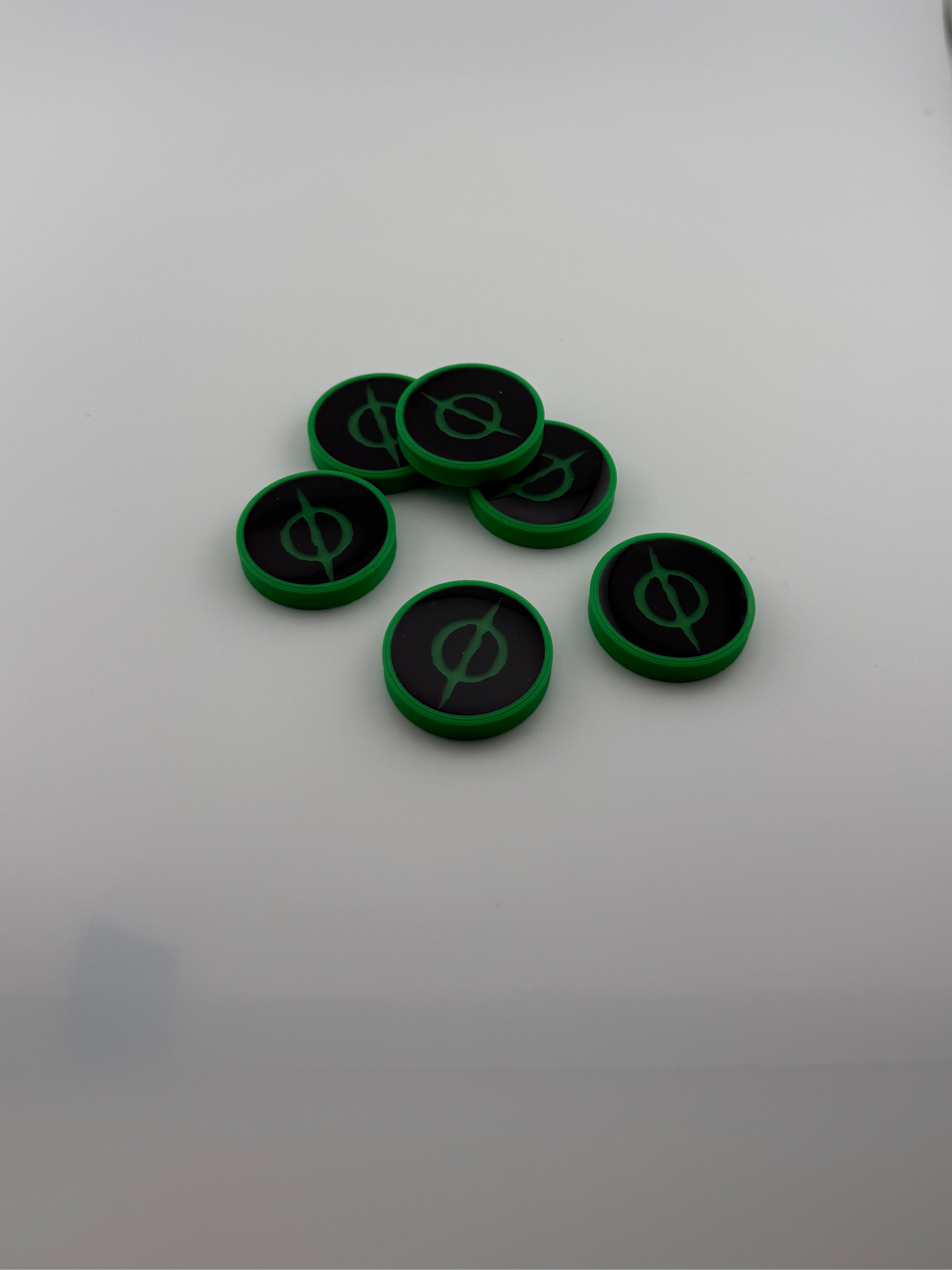 MTG Poison Counters (Set of 10) – Infect & Toxic Token Counters – Magic the Gathering Accessories – Green Poison Token Markers – Commander EDH Game Counters