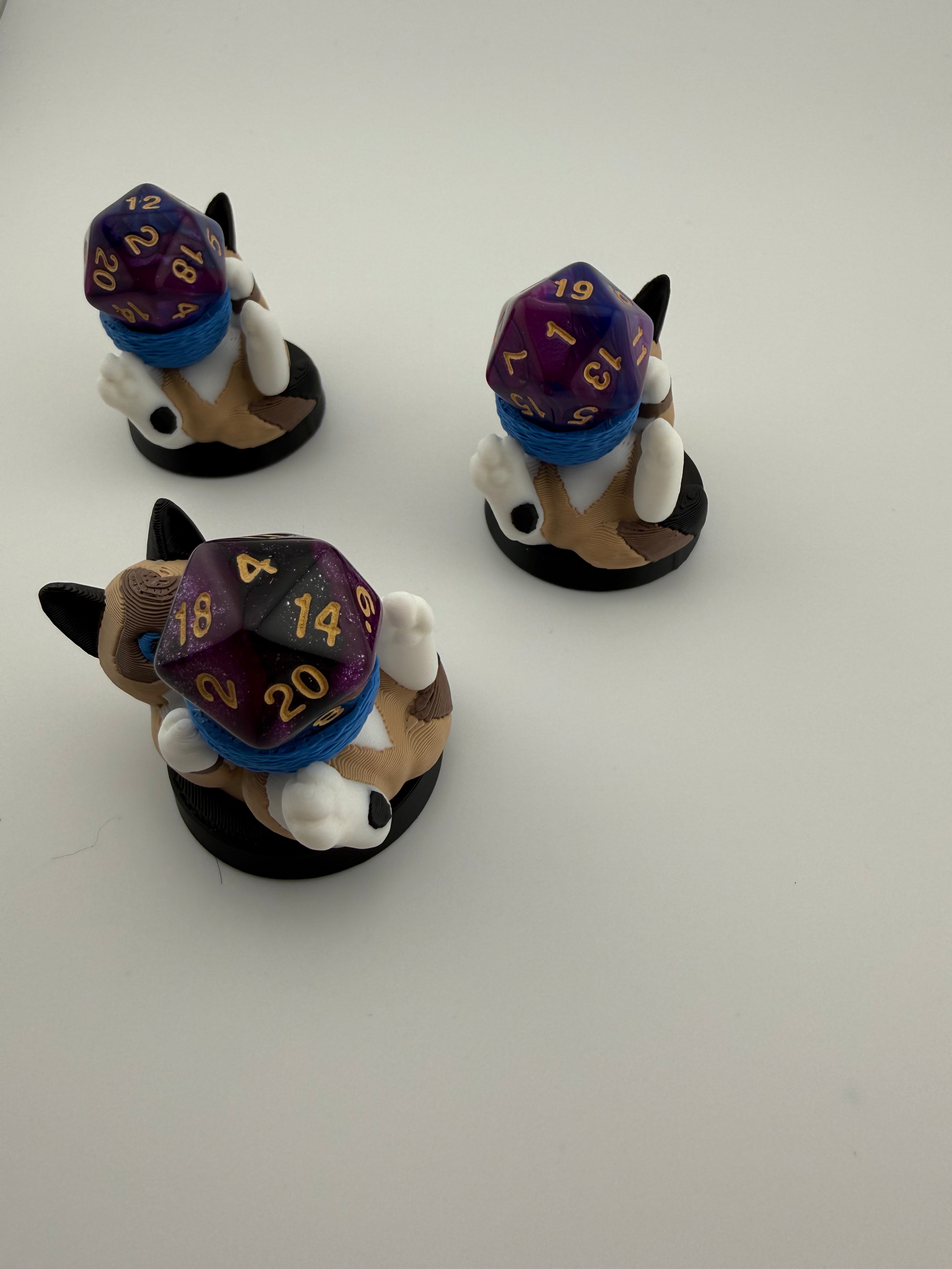 Cat Dice Holder – Cute D20 Display Stand for Tabletop RPGs