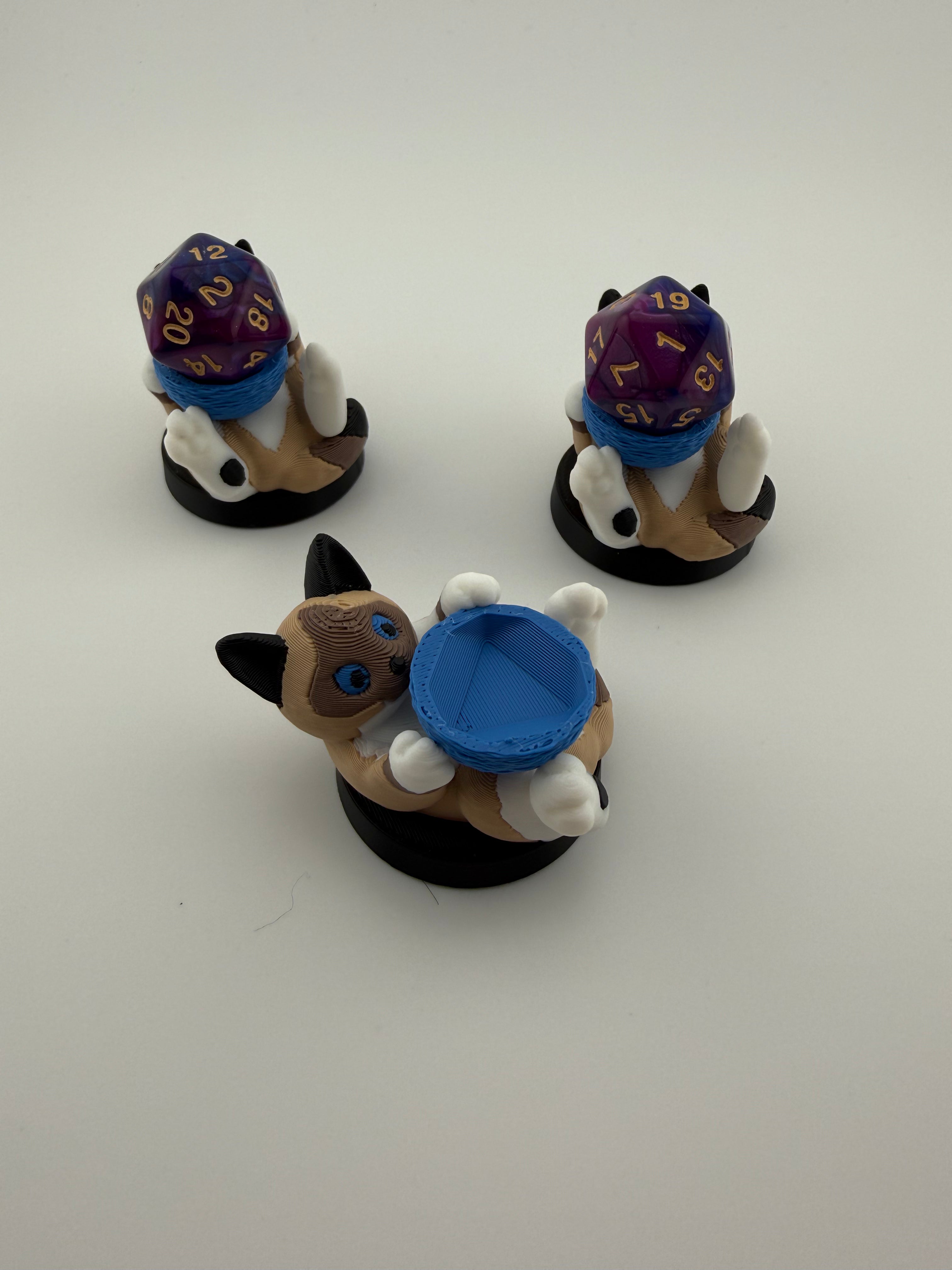 Cat Dice Holder – Cute D20 Display Stand for Tabletop RPGs