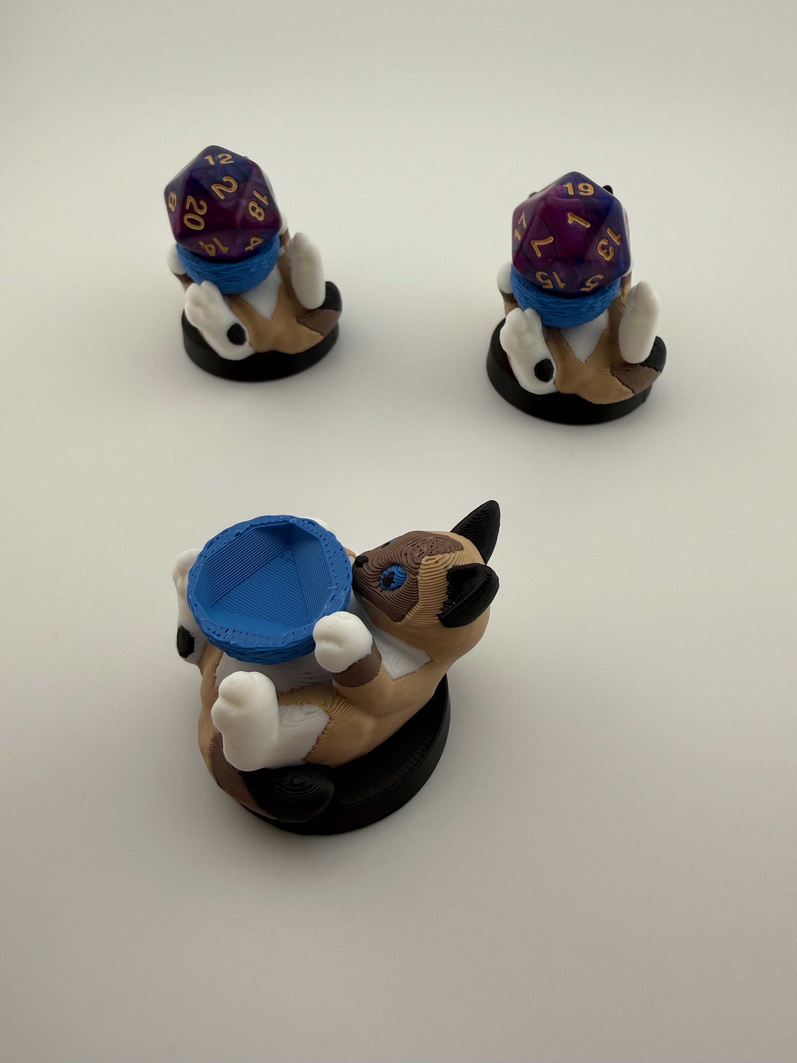 Cat Dice Holder – Cute D20 Display Stand for Tabletop RPGs
