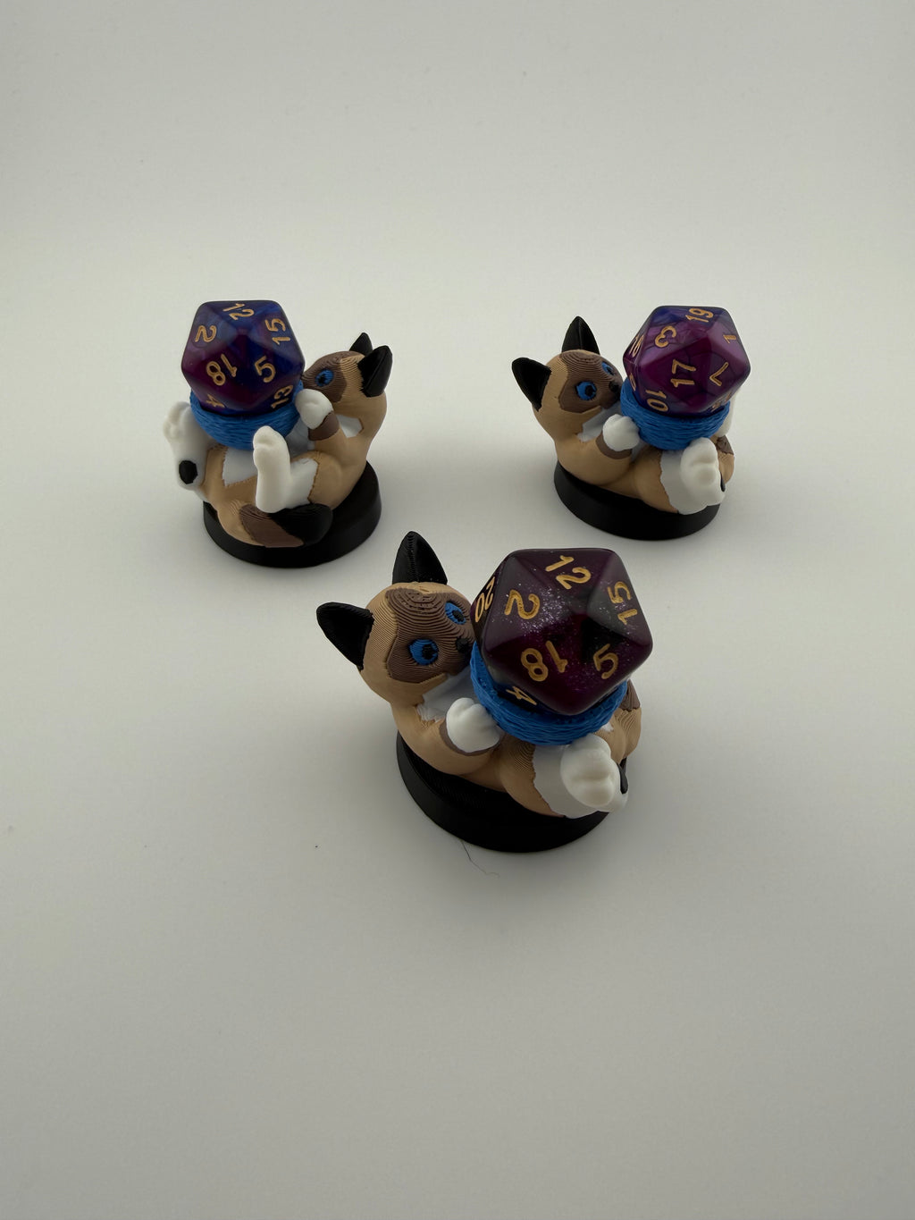 Cat Dice Holder – Cute D20 Display Stand for Tabletop RPGs