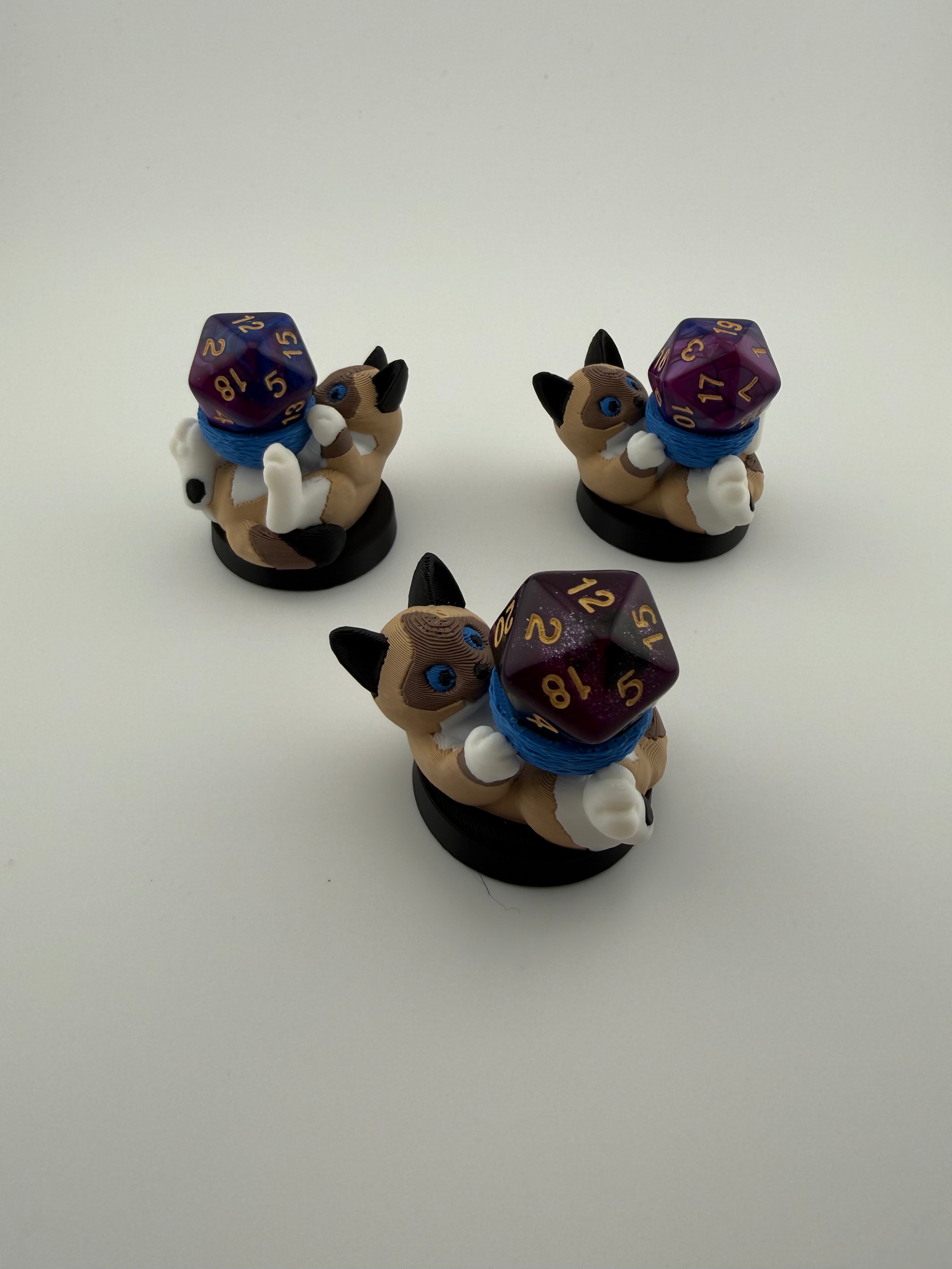 Cat Dice Holder – Cute D20 Display Stand for Tabletop RPGs
