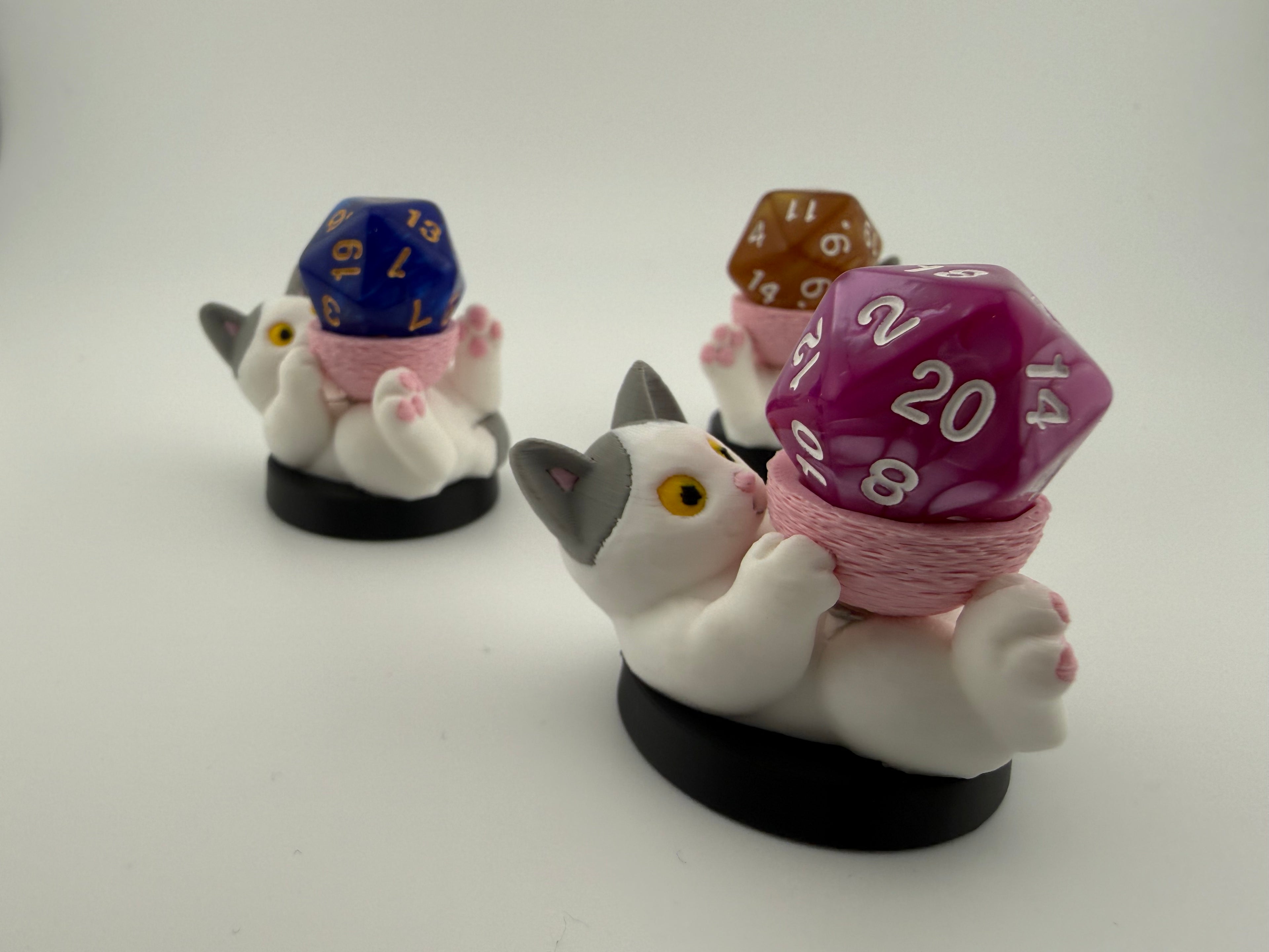 Cat Dice Holder – Cute D20 Display Stand for Tabletop RPGs
