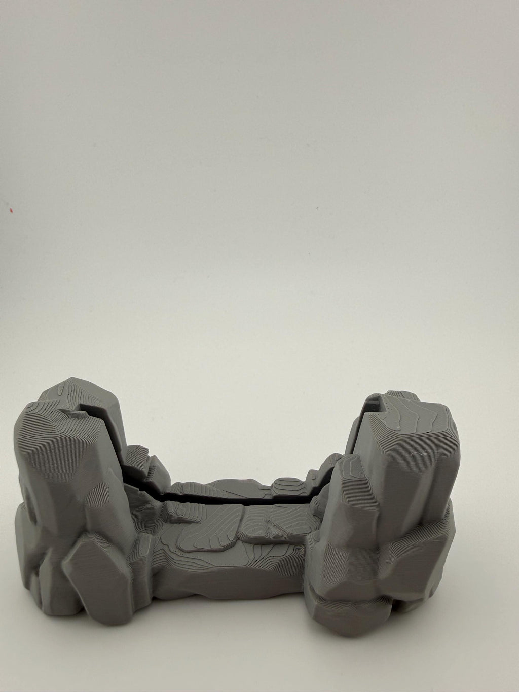 Graded Card Display Stand – Rock Terrain PLA Holder (Slab/Toploader)