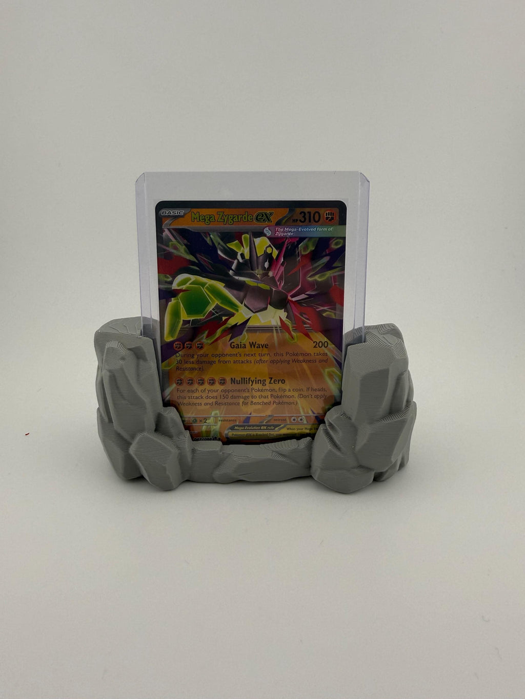 Graded Card Display Stand – Rock Terrain PLA Holder (Slab/Toploader)