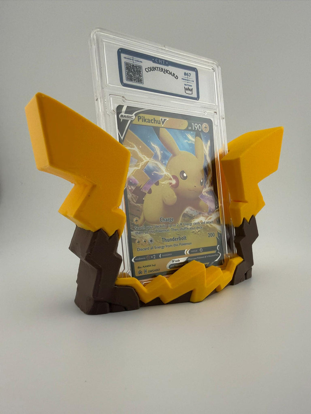 3D Printed Pikachu Inspired Card Display Stand – Electric Type Pokémon Gift for Collectors.
